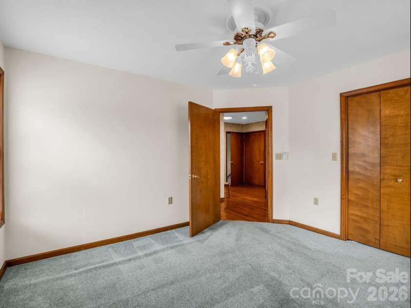 341 Laurel Park Place, Hendersonville, NC 28791.  MLS# CAR4397464, YatesRealty ID 33107. 