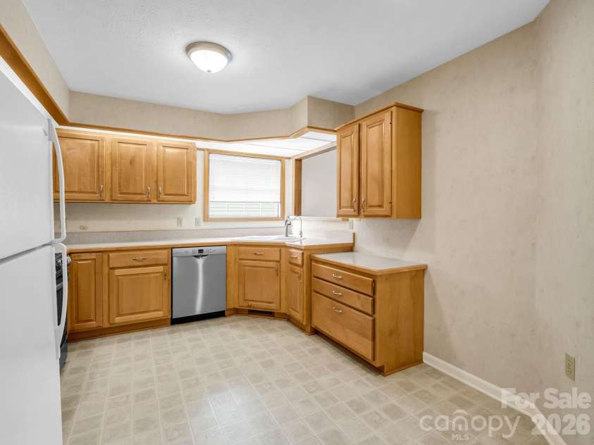 341 Laurel Park Place, Hendersonville, NC 28791.  MLS# CAR4397464, YatesRealty ID 33107. 