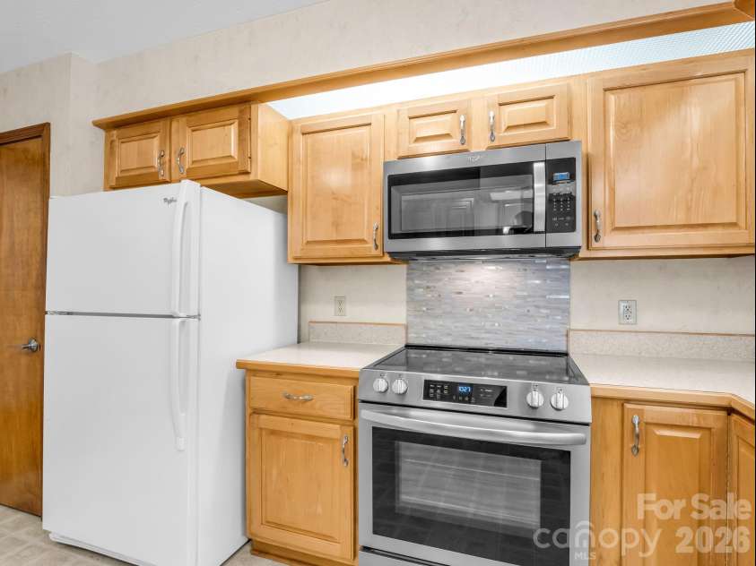 341 Laurel Park Place, Hendersonville, NC 28791.  MLS# CAR4397464, YatesRealty ID 33107. 
