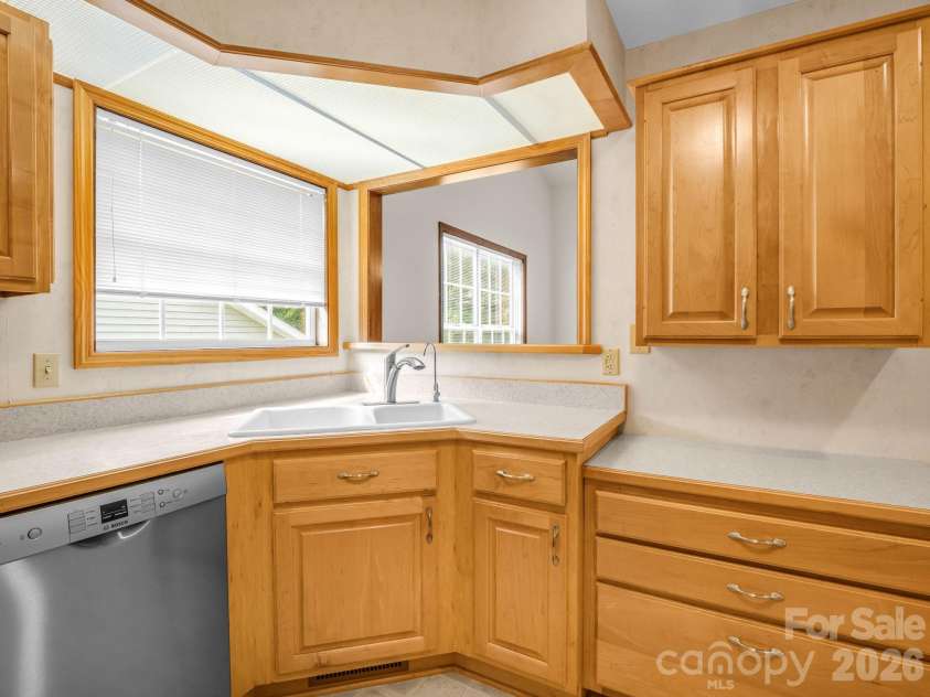 341 Laurel Park Place, Hendersonville, NC 28791.  MLS# CAR4397464, YatesRealty ID 33107. 
