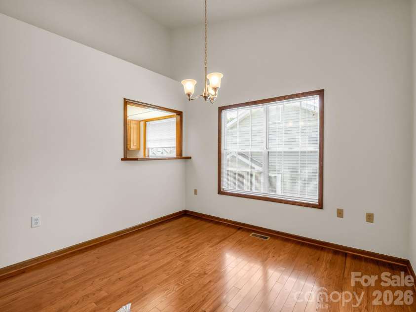 341 Laurel Park Place, Hendersonville, NC 28791.  MLS# CAR4397464, YatesRealty ID 33107. 