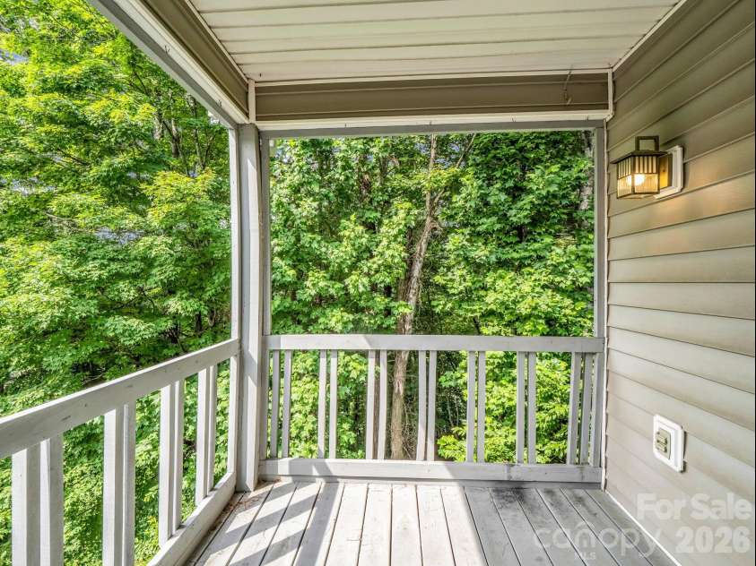 341 Laurel Park Place, Hendersonville, NC 28791.  MLS# CAR4397464, YatesRealty ID 33107. 