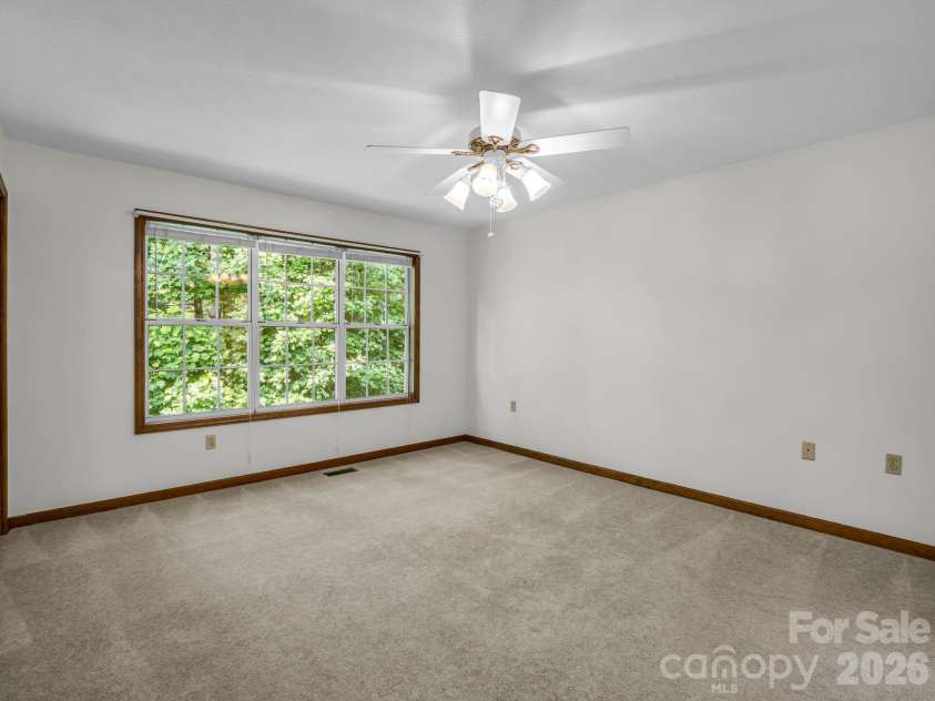 341 Laurel Park Place, Hendersonville, NC 28791.  MLS# CAR4397464, YatesRealty ID 33107. 