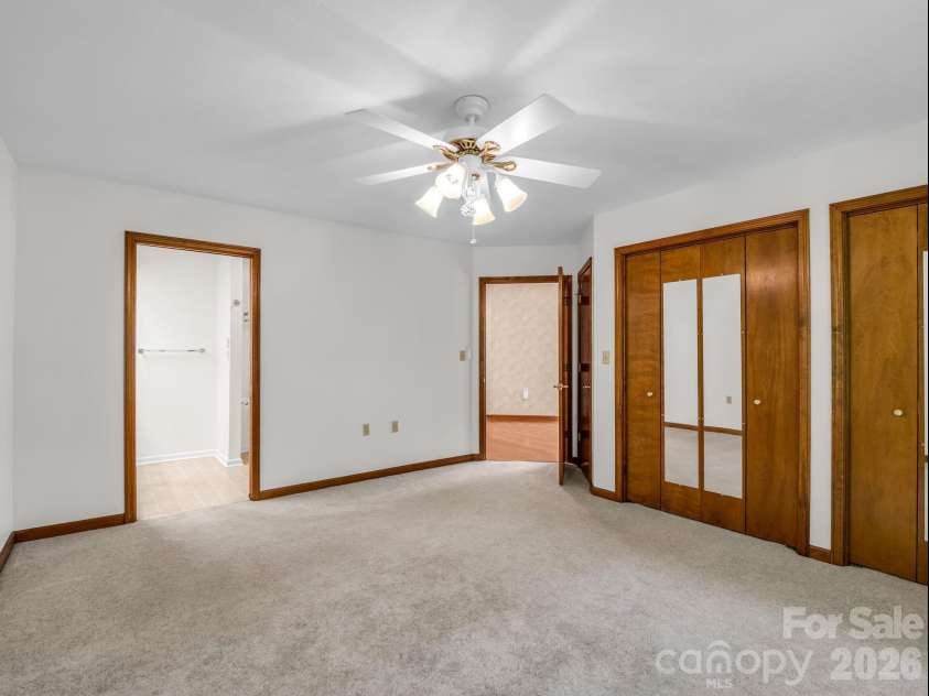 341 Laurel Park Place, Hendersonville, NC 28791.  MLS# CAR4397464, YatesRealty ID 33107. 