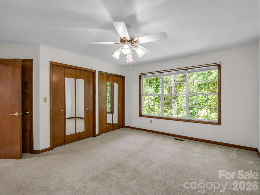 341 Laurel Park Place, Hendersonville, NC 28791.  MLS# CAR4397464, YatesRealty ID 33107. 