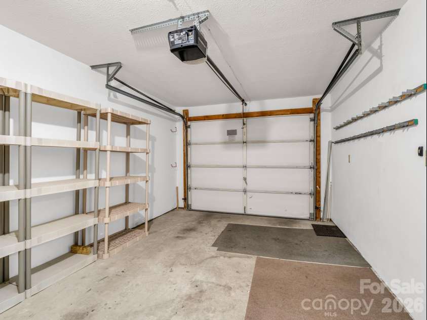 341 Laurel Park Place, Hendersonville, NC 28791.  MLS# CAR4397464, YatesRealty ID 33107. 
