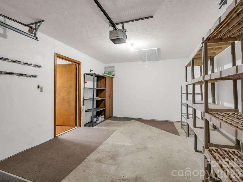 341 Laurel Park Place, Hendersonville, NC 28791.  MLS# CAR4397464, YatesRealty ID 33107. 
