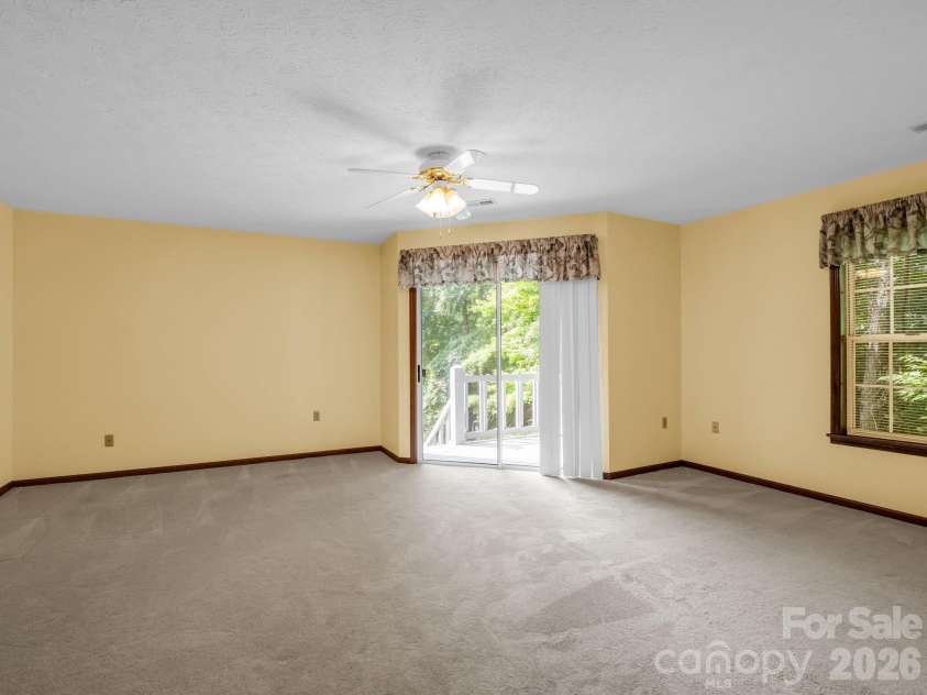 341 Laurel Park Place, Hendersonville, NC 28791.  MLS# CAR4397464, YatesRealty ID 33107. 