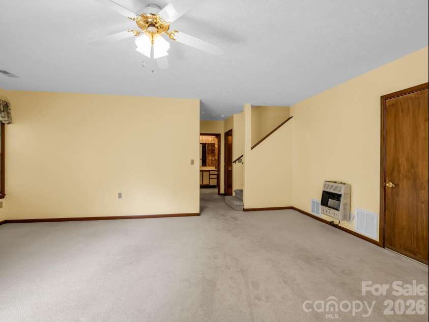 341 Laurel Park Place, Hendersonville, NC 28791.  MLS# CAR4397464, YatesRealty ID 33107. 