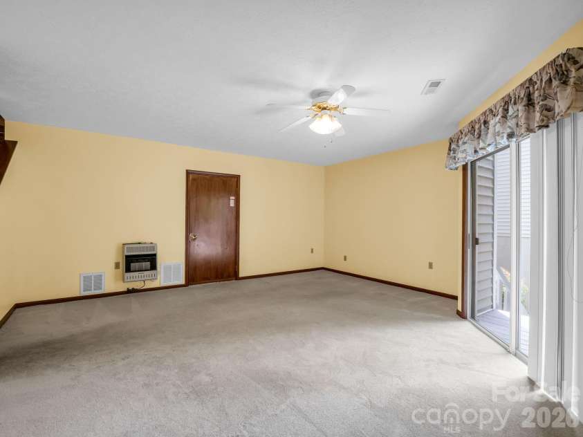 341 Laurel Park Place, Hendersonville, NC 28791.  MLS# CAR4397464, YatesRealty ID 33107. 