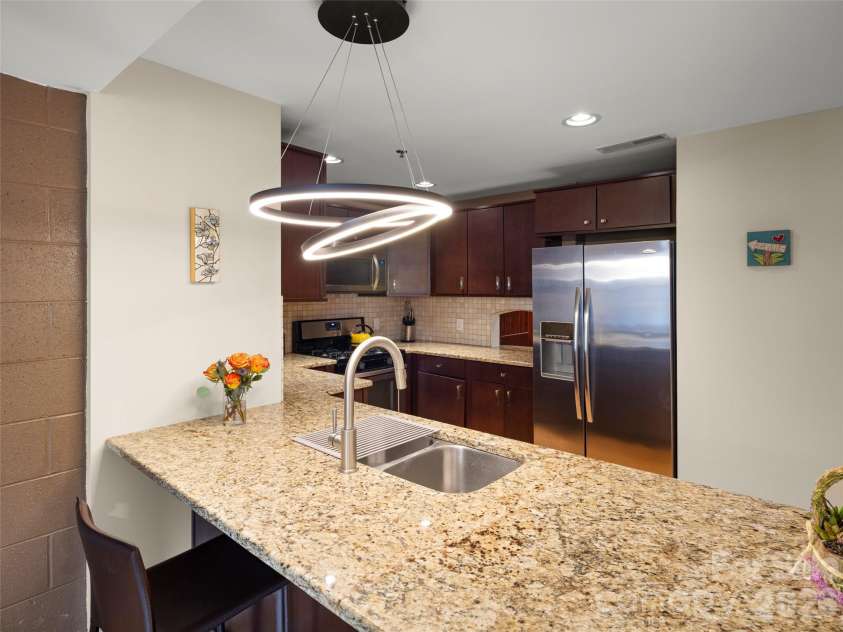 56 Patton Avenue, Asheville, NC 28801.  MLS# CAR4394114, YatesRealty ID 33108. 