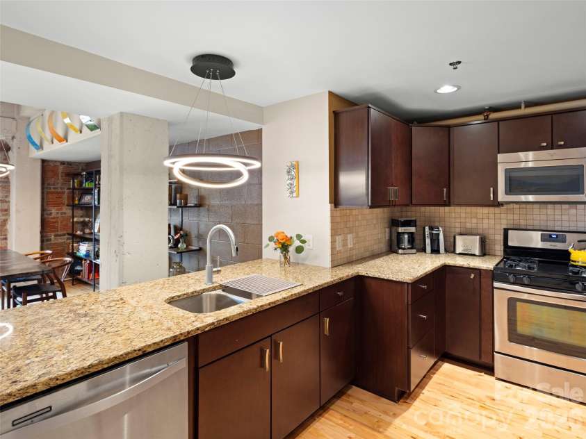 56 Patton Avenue, Asheville, NC 28801.  MLS# CAR4394114, YatesRealty ID 33108. 