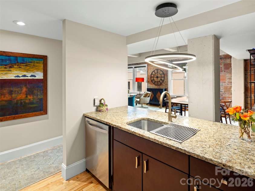 56 Patton Avenue, Asheville, NC 28801.  MLS# CAR4394114, YatesRealty ID 33108. 