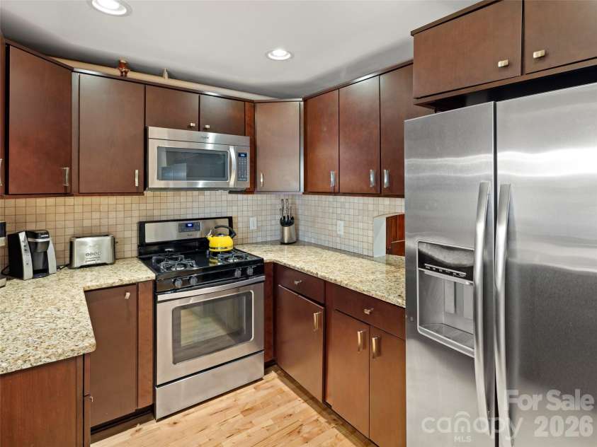 56 Patton Avenue, Asheville, NC 28801.  MLS# CAR4394114, YatesRealty ID 33108. 