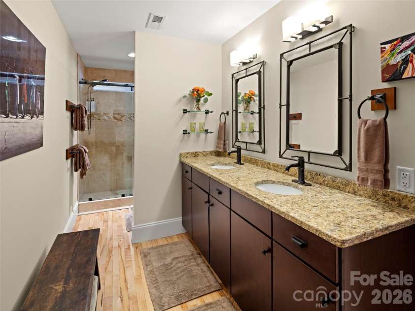 56 Patton Avenue, Asheville, NC 28801.  MLS# CAR4394114, YatesRealty ID 33108. 