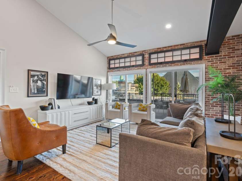 56 Patton Avenue, Asheville, NC 28801.  MLS# CAR4422997, YatesRealty ID 33108. 