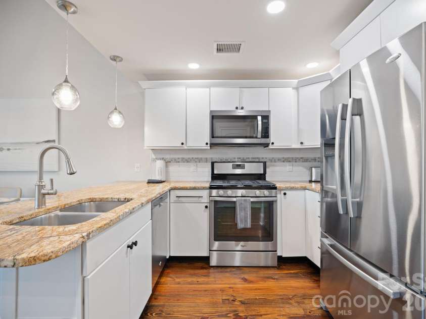56 Patton Avenue, Asheville, NC 28801.  MLS# CAR4422997, YatesRealty ID 33108. 