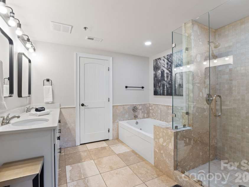 56 Patton Avenue, Asheville, NC 28801.  MLS# CAR4422997, YatesRealty ID 33108. 