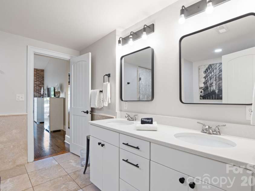 56 Patton Avenue, Asheville, NC 28801.  MLS# CAR4422997, YatesRealty ID 33108. 