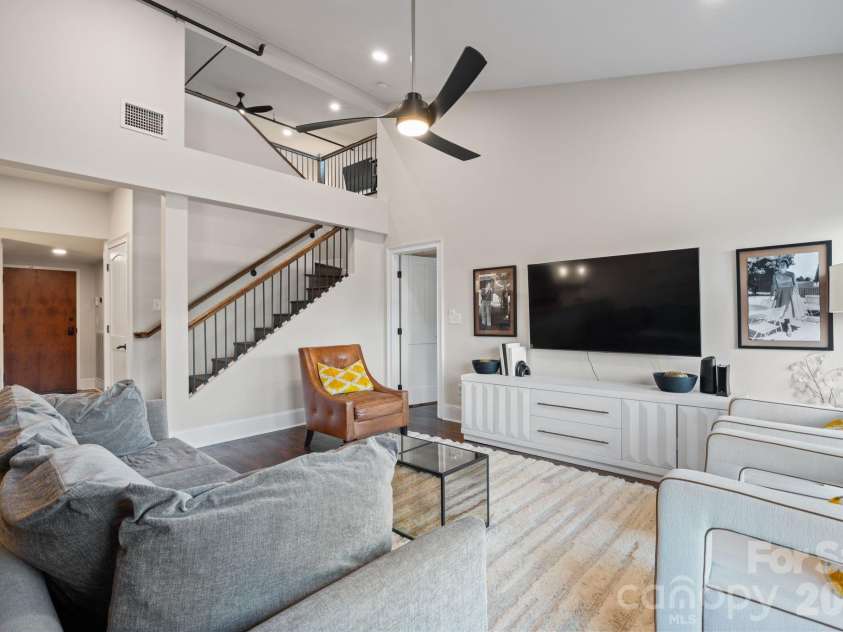 56 Patton Avenue, Asheville, NC 28801.  MLS# CAR4422997, YatesRealty ID 33108. 