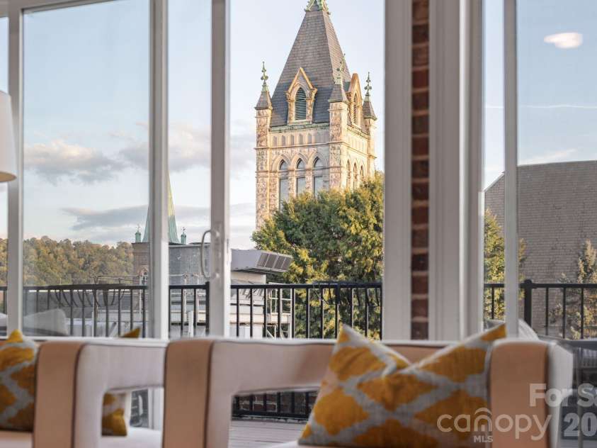 56 Patton Avenue, Asheville, NC 28801.  MLS# CAR4422997, YatesRealty ID 33108. 