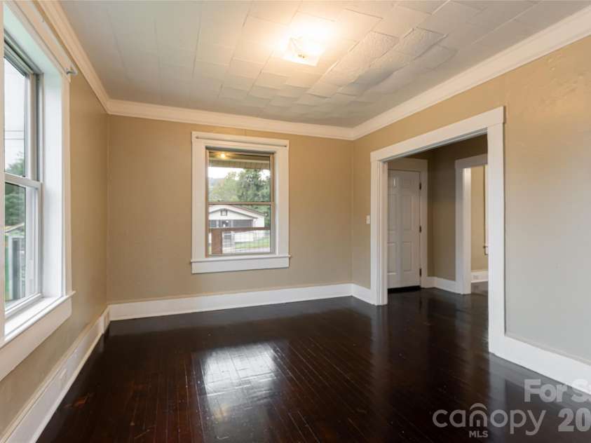 22 Pine Grove Avenue, Asheville, NC 28801.  MLS# CAR4185967, YatesRealty ID 3311. 