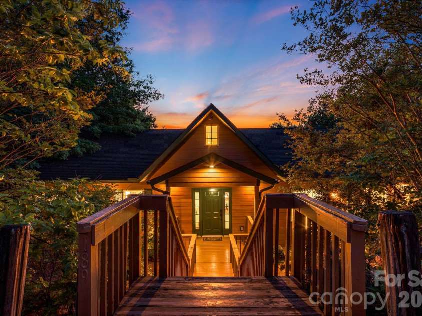 189 Cameron Lane, Lake Lure, NC 28746.  MLS# CAR4345365, YatesRealty ID 33111. 