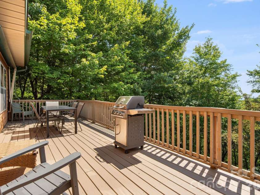 189 Cameron Lane, Lake Lure, NC 28746.  MLS# CAR4345365, YatesRealty ID 33111. 