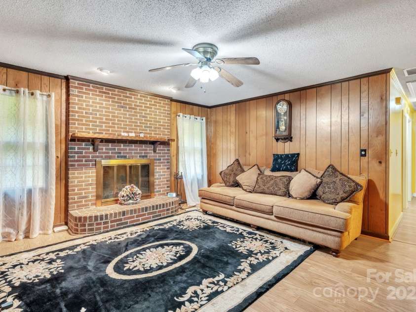 4008 David Cox Road, Charlotte, NC 28269.  MLS# CAR4290845, YatesRealty ID 33111. 