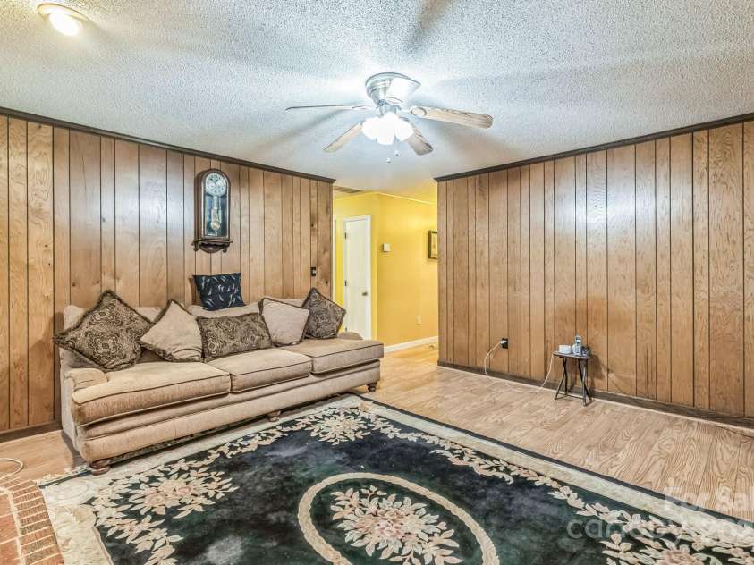 4008 David Cox Road, Charlotte, NC 28269.  MLS# CAR4290845, YatesRealty ID 33111. 