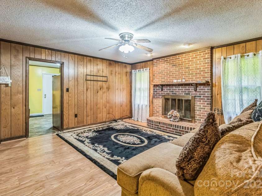 4008 David Cox Road, Charlotte, NC 28269.  MLS# CAR4290845, YatesRealty ID 33111. 