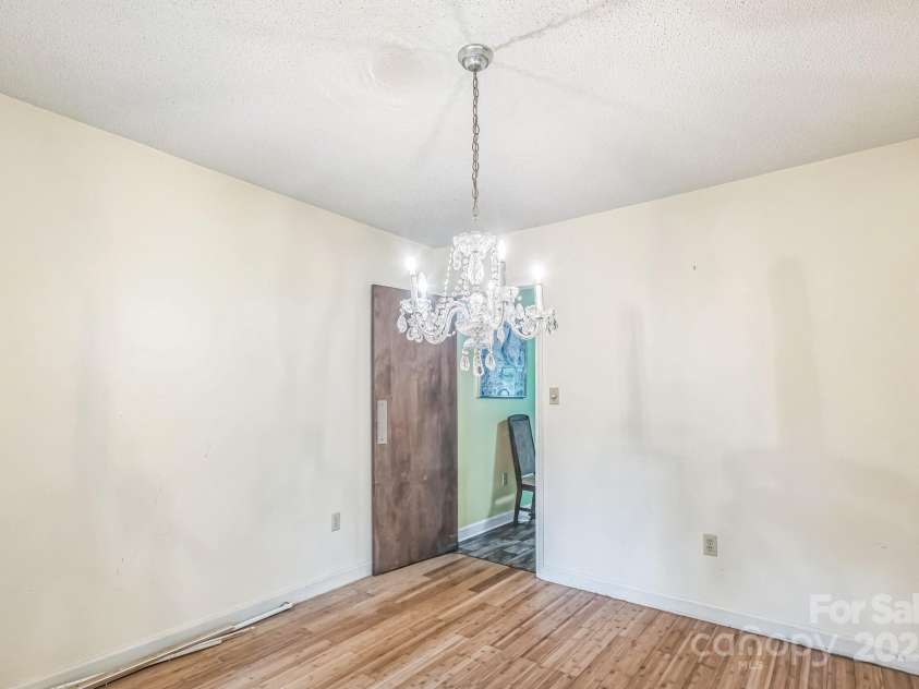 4008 David Cox Road, Charlotte, NC 28269.  MLS# CAR4290845, YatesRealty ID 33111. 