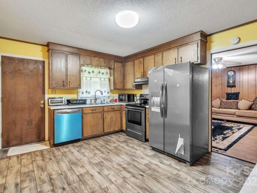 4008 David Cox Road, Charlotte, NC 28269.  MLS# CAR4290845, YatesRealty ID 33111. 