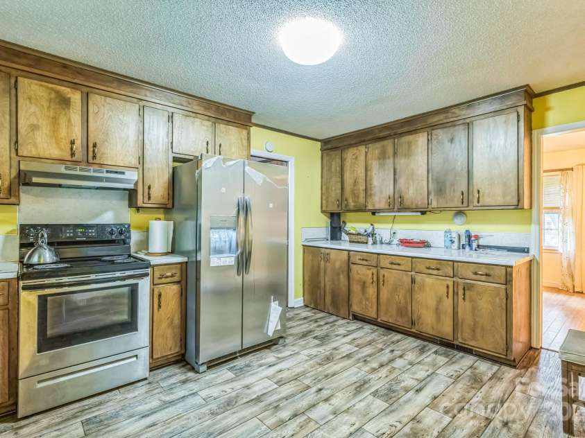 4008 David Cox Road, Charlotte, NC 28269.  MLS# CAR4290845, YatesRealty ID 33111. 