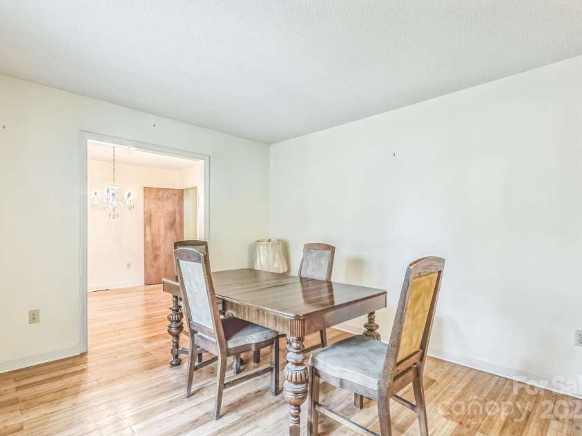 4008 David Cox Road, Charlotte, NC 28269.  MLS# CAR4290845, YatesRealty ID 33111. 