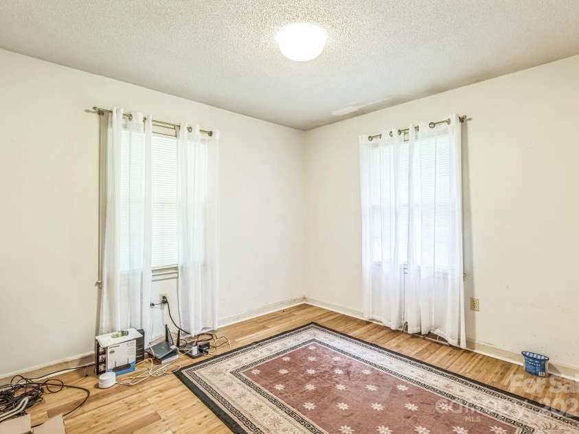 4008 David Cox Road, Charlotte, NC 28269.  MLS# CAR4290845, YatesRealty ID 33111. 