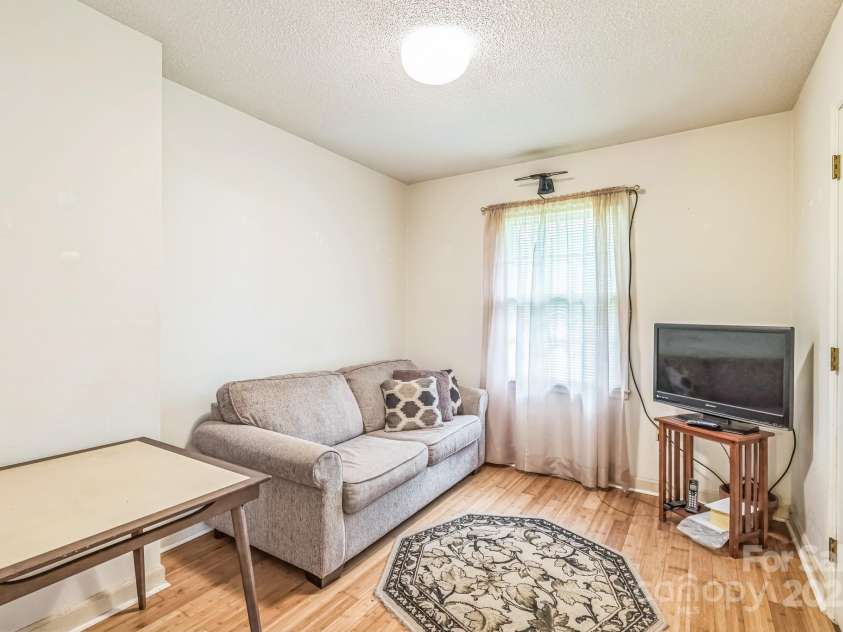 4008 David Cox Road, Charlotte, NC 28269.  MLS# CAR4290845, YatesRealty ID 33111. 