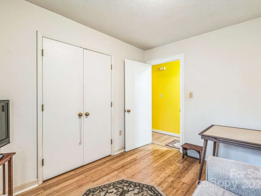 4008 David Cox Road, Charlotte, NC 28269.  MLS# CAR4290845, YatesRealty ID 33111. 