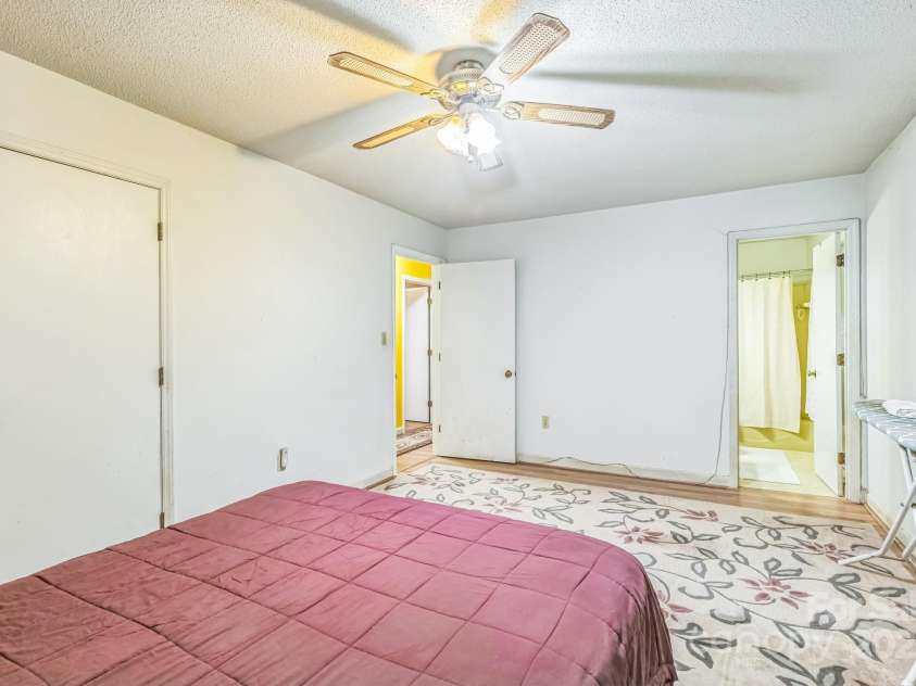 4008 David Cox Road, Charlotte, NC 28269.  MLS# CAR4290845, YatesRealty ID 33111. 