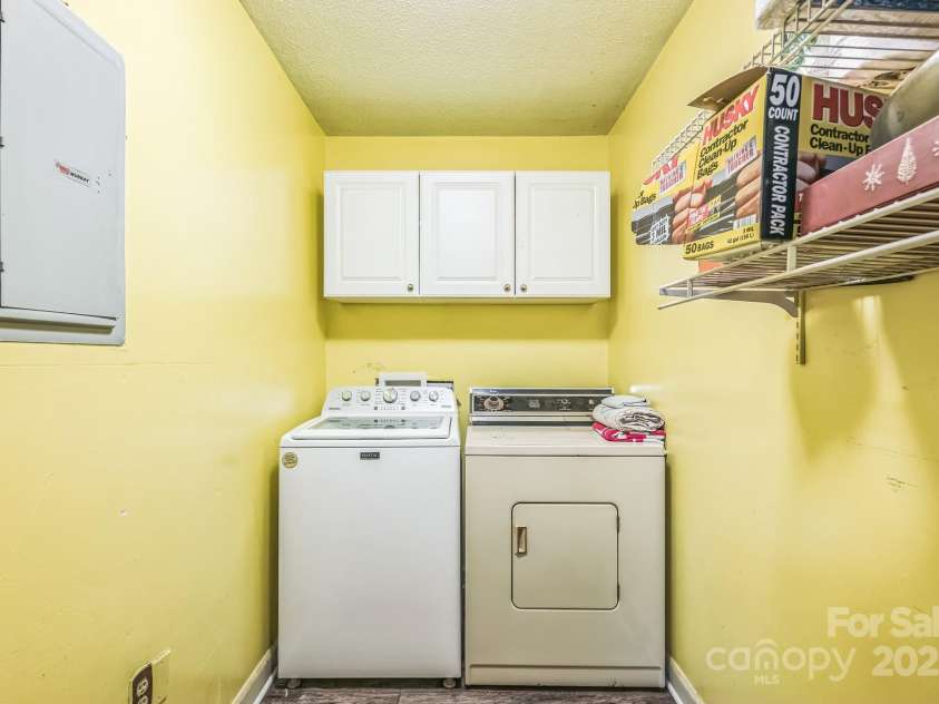 4008 David Cox Road, Charlotte, NC 28269.  MLS# CAR4290845, YatesRealty ID 33111. 