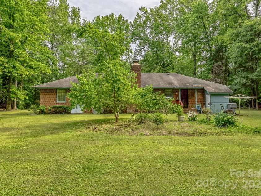 4008 David Cox Road, Charlotte, NC 28269.  MLS# CAR4290845, YatesRealty ID 33111. 