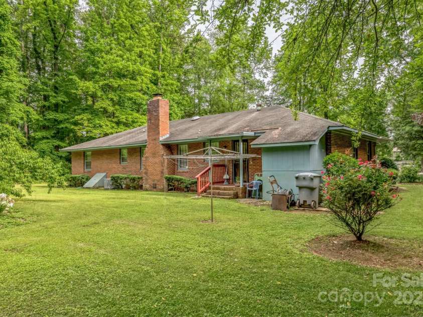 4008 David Cox Road, Charlotte, NC 28269.  MLS# CAR4290845, YatesRealty ID 33111. 