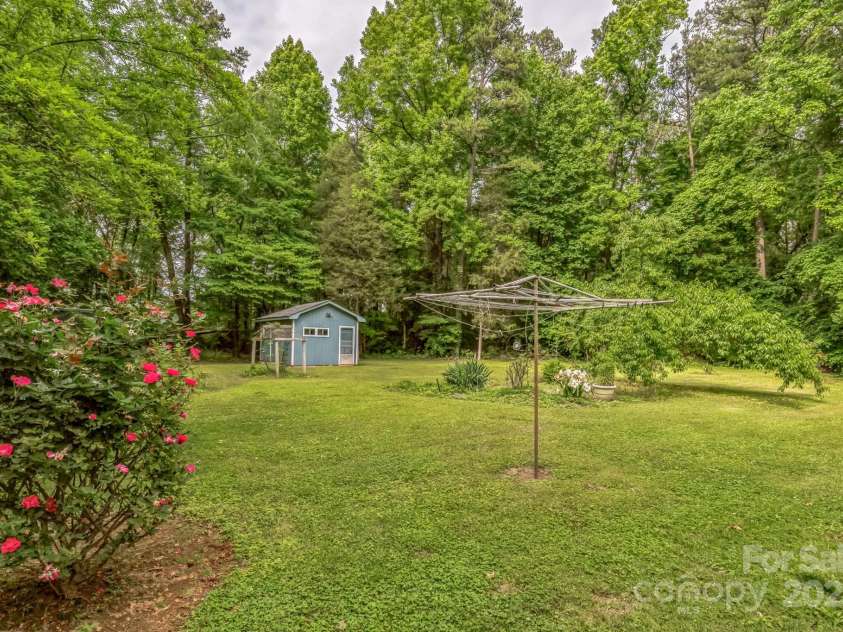 4008 David Cox Road, Charlotte, NC 28269.  MLS# CAR4290845, YatesRealty ID 33111. 