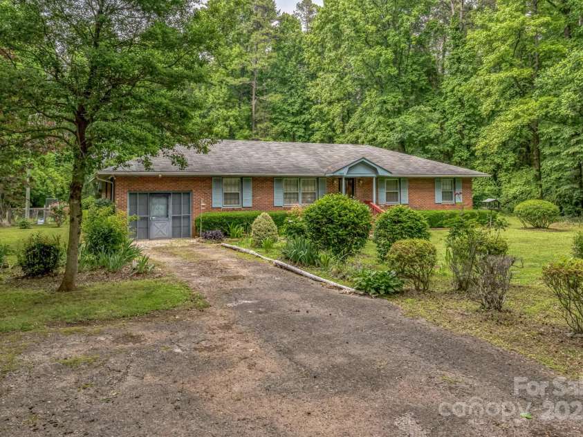 4008 David Cox Road, Charlotte, NC 28269.  MLS# CAR4290845, YatesRealty ID 33111. 