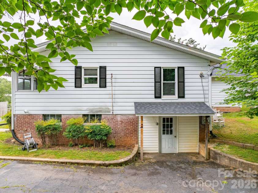 46 Gilkey Street, Marion, NC 28752.  MLS# CAR4396879, YatesRealty ID 33112. 