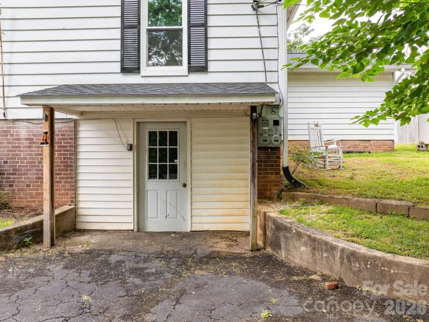 46 Gilkey Street, Marion, NC 28752.  MLS# CAR4396879, YatesRealty ID 33112. 