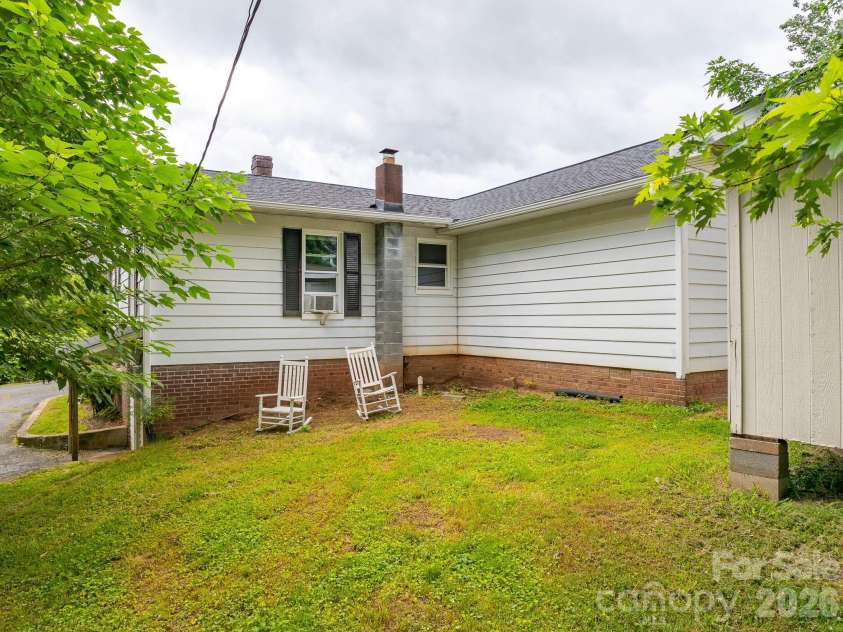 46 Gilkey Street, Marion, NC 28752.  MLS# CAR4396879, YatesRealty ID 33112. 