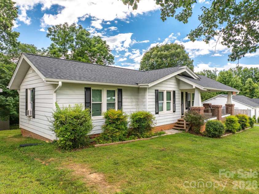 46 Gilkey Street, Marion, NC 28752.  MLS# CAR4396879, YatesRealty ID 33112. 