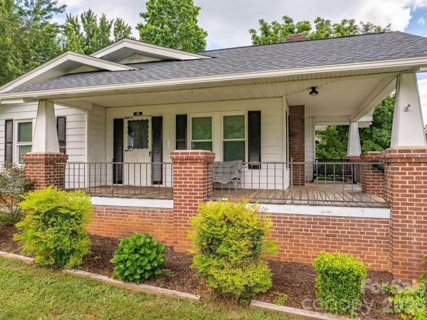 46 Gilkey Street, Marion, NC 28752.  MLS# CAR4396879, YatesRealty ID 33112. 