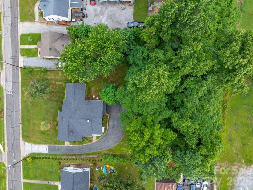 46 Gilkey Street, Marion, NC 28752.  MLS# CAR4396879, YatesRealty ID 33112. 